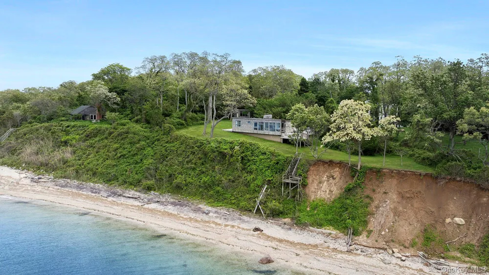 31059 County Road 48 Peconic, NY 11958