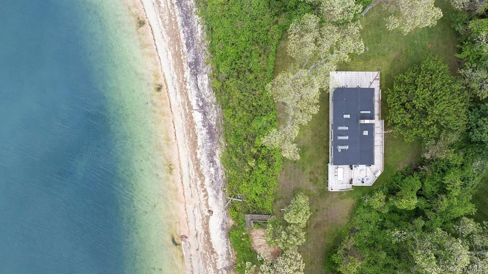 31059 County Road 48 Peconic, NY 11958