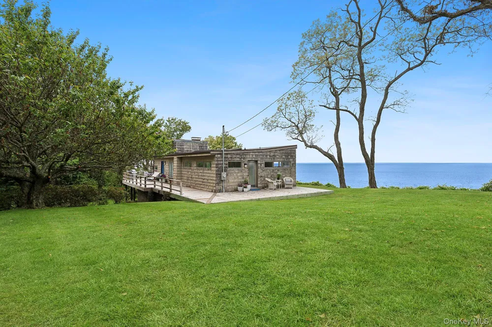 31059 County Road 48 Peconic, NY 11958