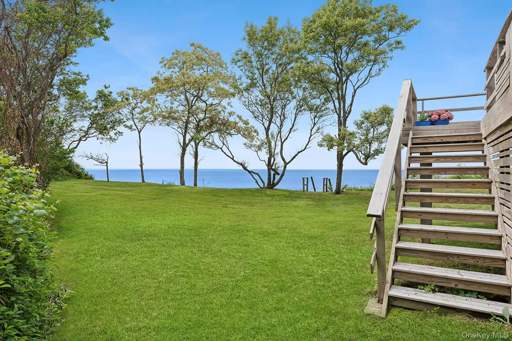 31059 County Road 48 Peconic, NY 11958