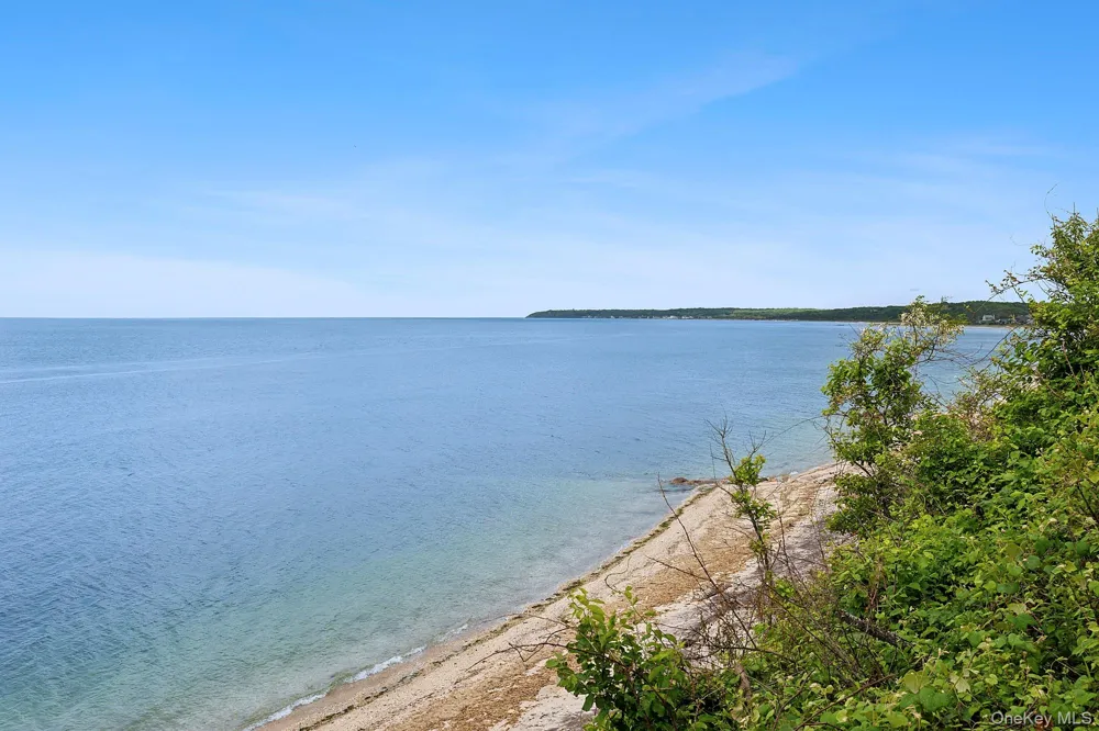 31059 County Road 48 Peconic, NY 11958
