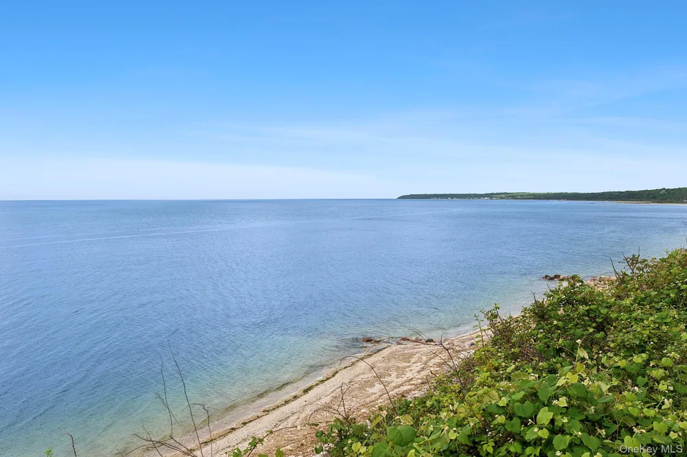31059 County Road 48 Peconic, NY 11958