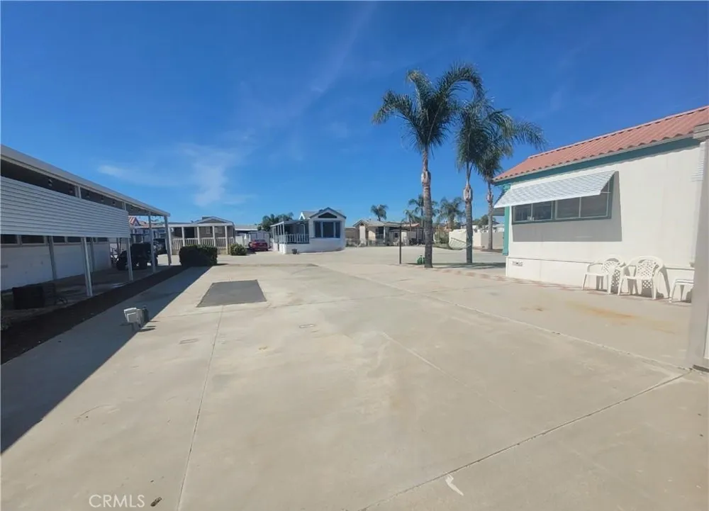 1295 S Cawston Avenue Hemet, CA 92545