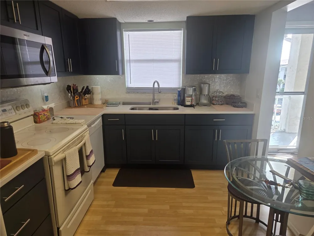 3288 LAKE BAYSHORE DRIVE #523 Bradenton, FL 34205