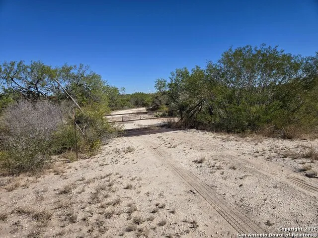 00 CR 123 Pawnee, TX 78145