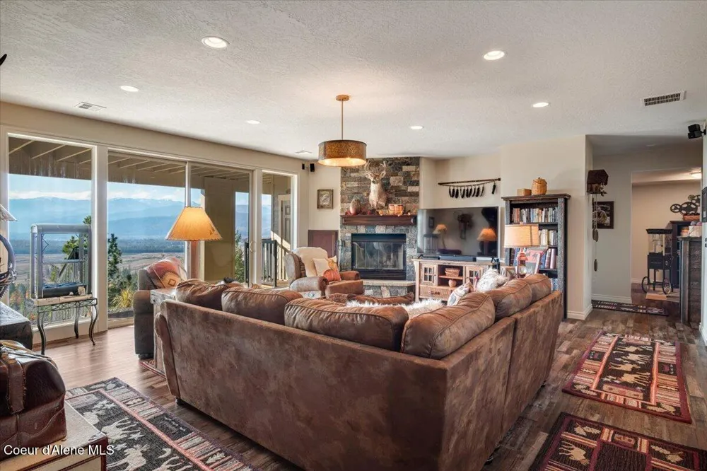 3251 Elmira Road Sandpoint, ID 83864