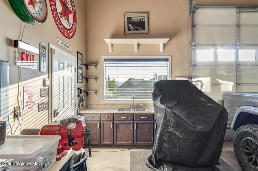 3251 Elmira Road Sandpoint, ID 83864