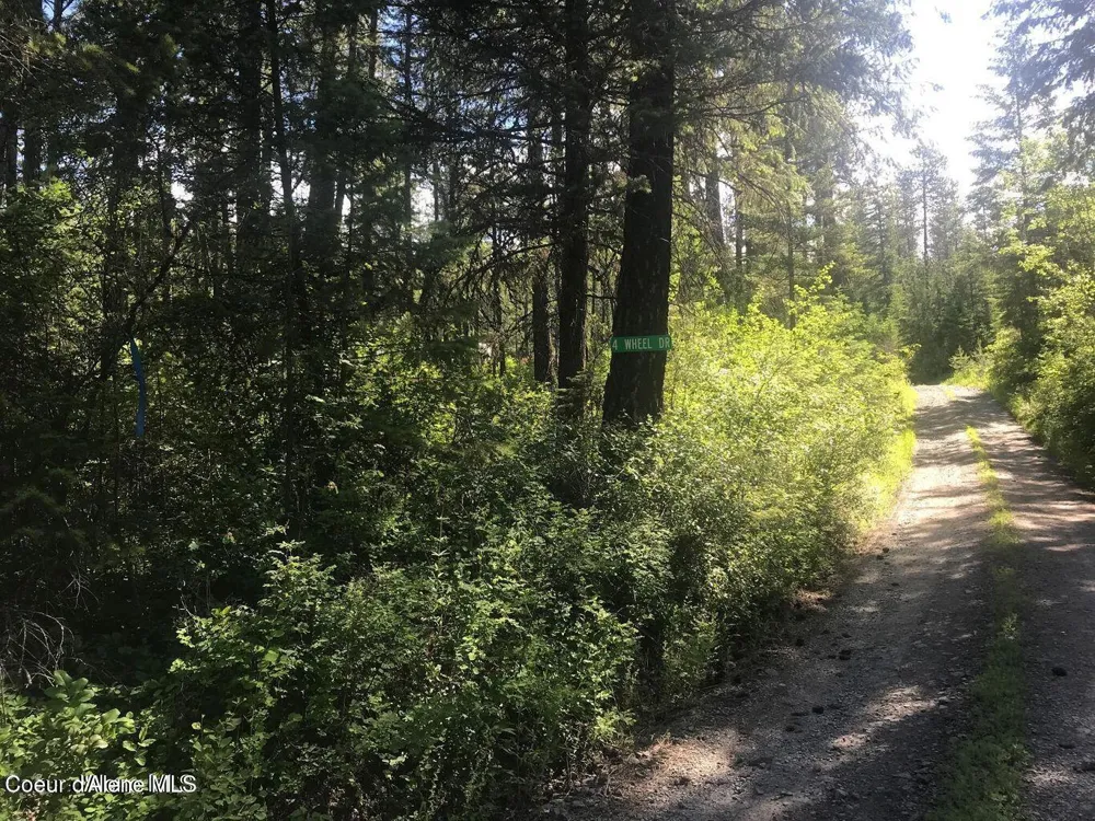 41 Quiet Road Athol, ID 83801