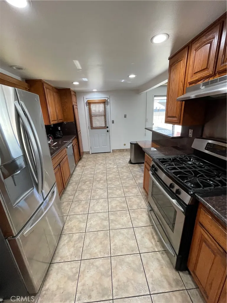 19426 Belshaw Carson, CA 90746