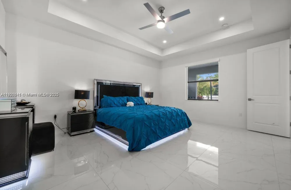 2522 15TH PL Cape Coral, FL 33993