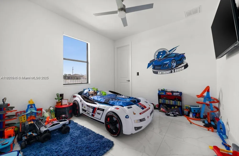 2522 15TH PL Cape Coral, FL 33993