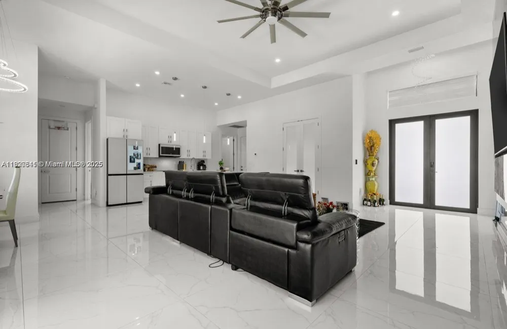 2522 15TH PL Cape Coral, FL 33993