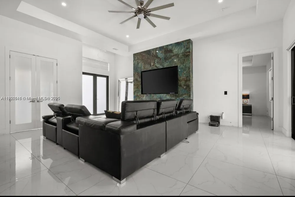 2522 15TH PL Cape Coral, FL 33993