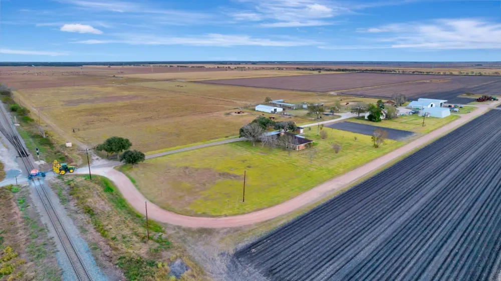 5629 Us-59 S Edna, TX 77957