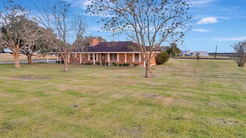 5629 Us-59 S Edna, TX 77957