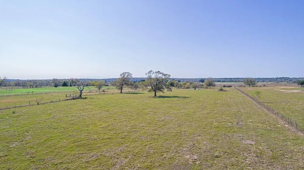 28 Shaws Bend Road Columbus, TX 78934