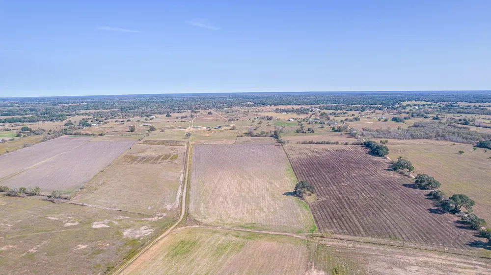 28 Shaws Bend Road Columbus, TX 78934