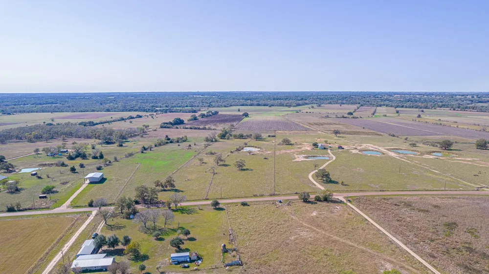 28 Shaws Bend Road Columbus, TX 78934