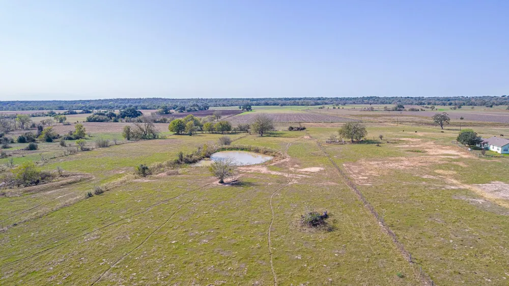 28 Shaws Bend Road Columbus, TX 78934