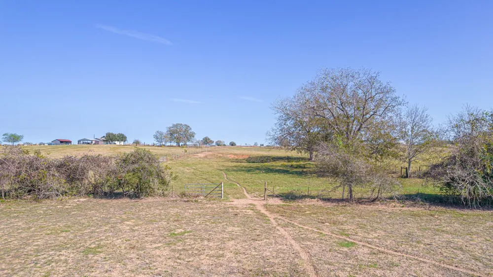 28 Shaws Bend Road Columbus, TX 78934