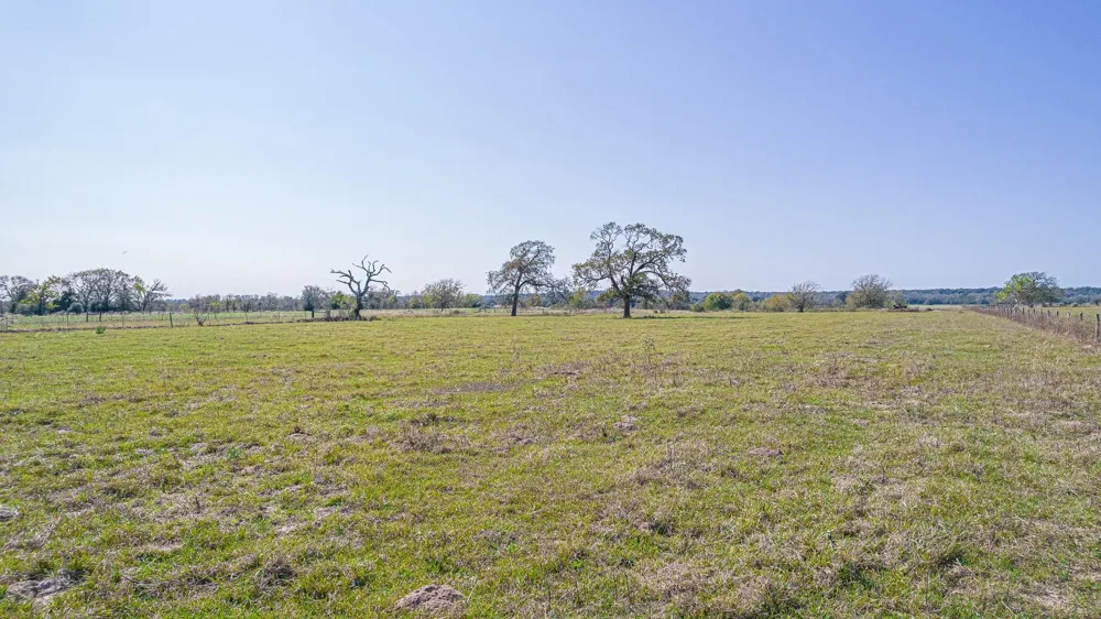 28 Shaws Bend Road Columbus, TX 78934