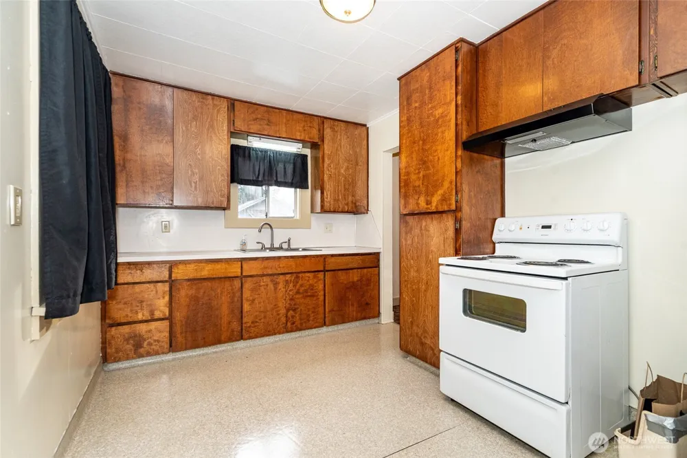 916 L STREET Centralia, WA 98531