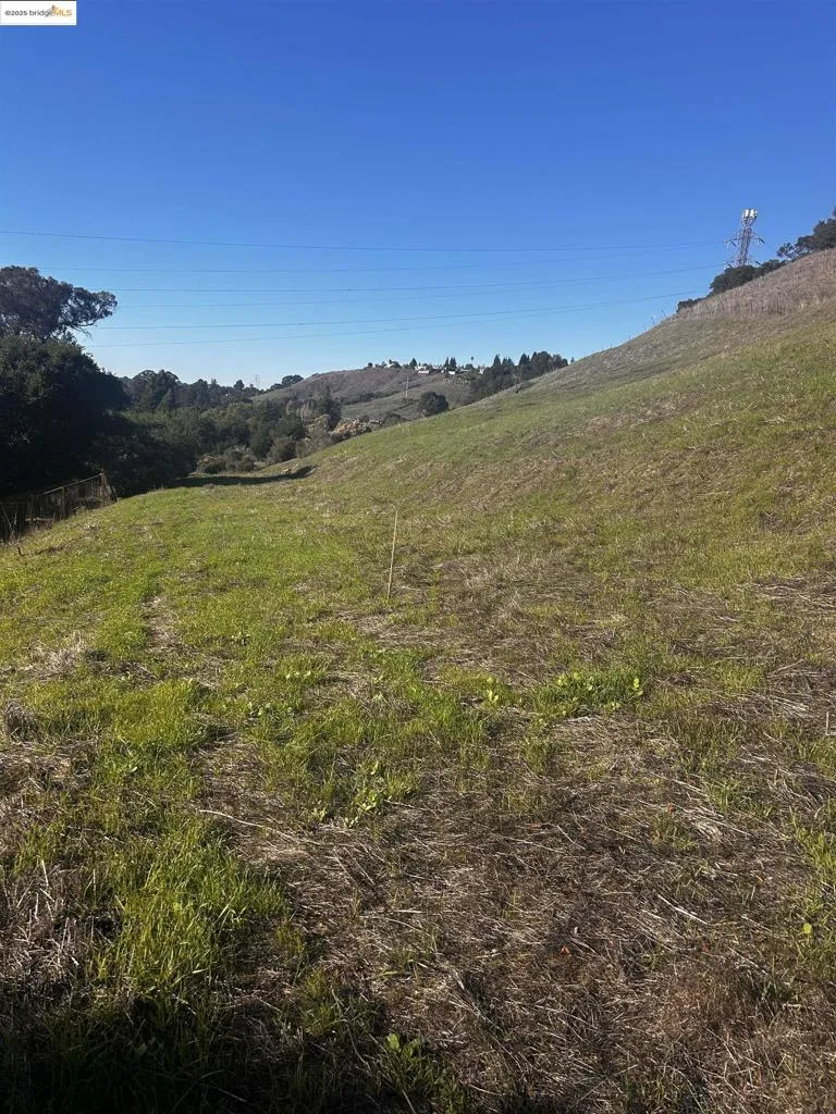 15 Abbie Ln El Sobrante, CA 94803