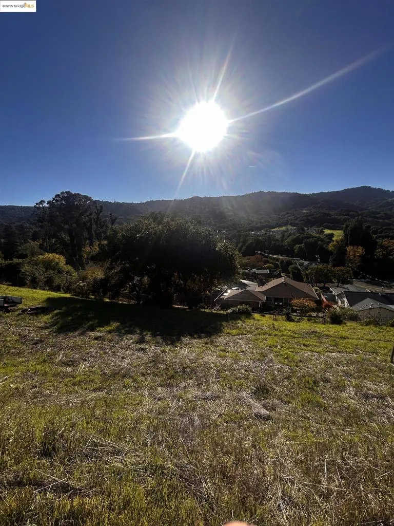 15 Abbie Ln El Sobrante, CA 94803