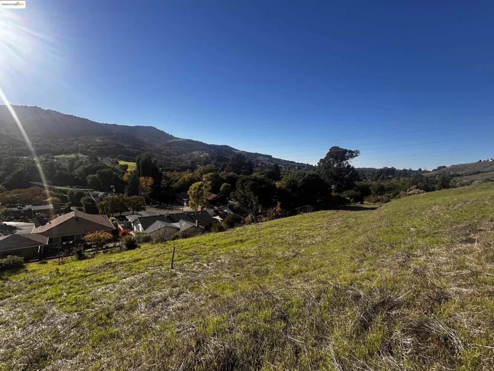 15 Abbie Ln El Sobrante, CA 94803