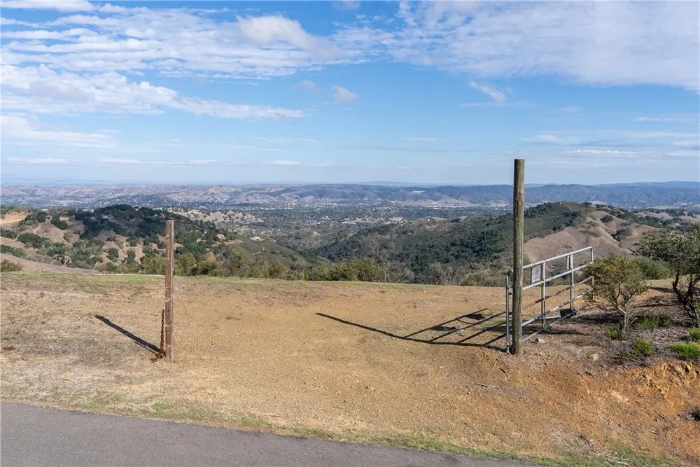 13730 Falcon Atascadero, CA 93422