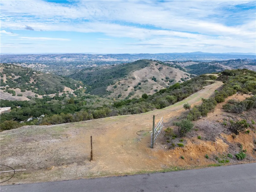 13730 Falcon Atascadero, CA 93422