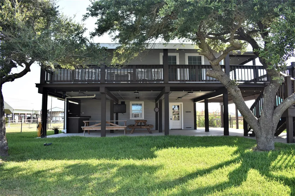 1270 County Road 202 Sargent, TX 77414