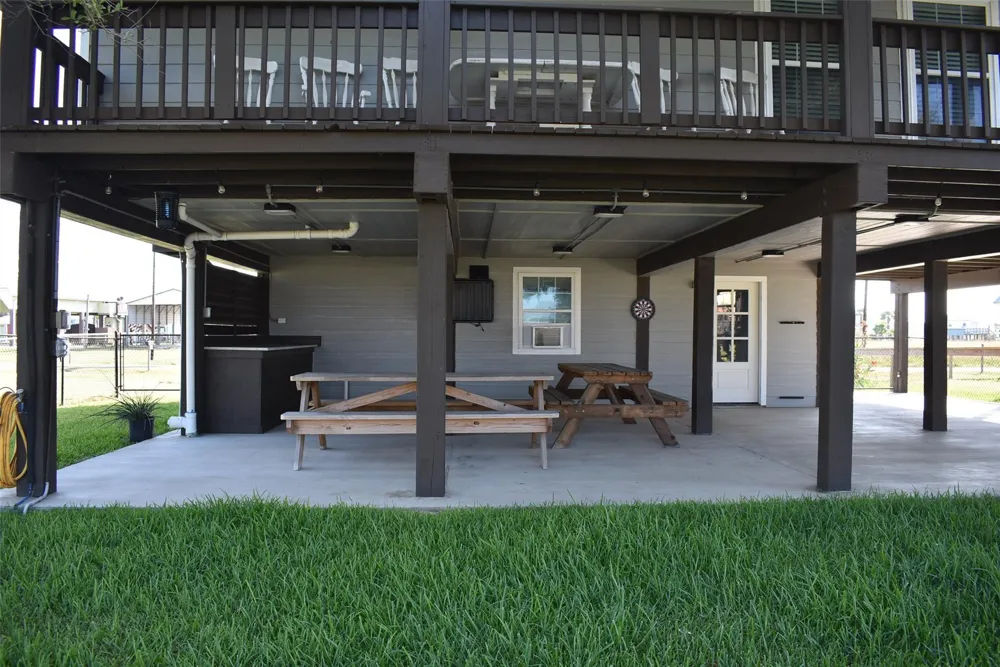 1270 County Road 202 Sargent, TX 77414