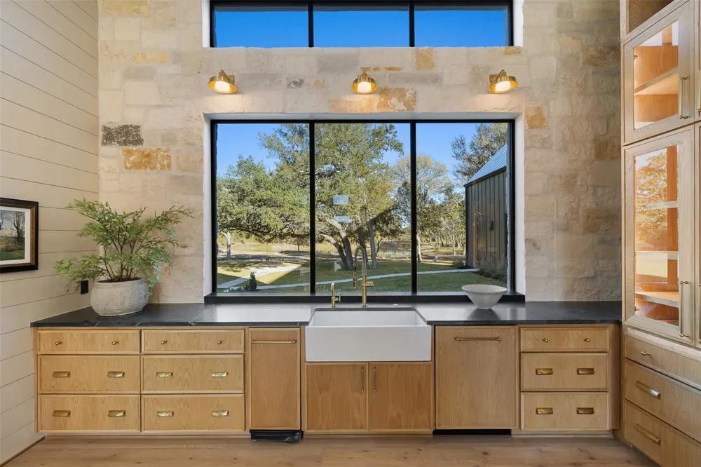 226 Hackemack Rd Round Top, TX 78954