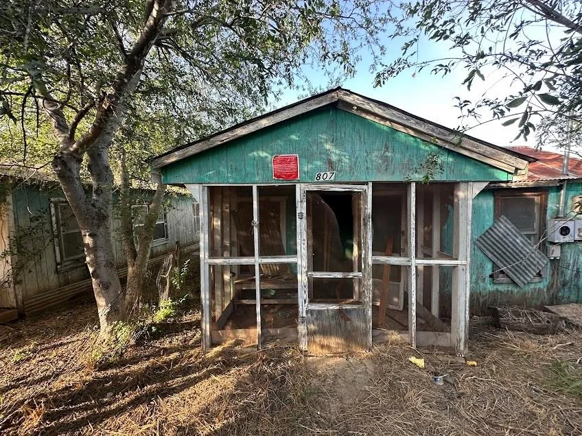 807 Jay Cotulla, TX 78014