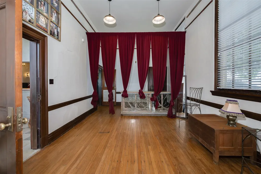 102 W Fox Street Caldwell, TX 77836