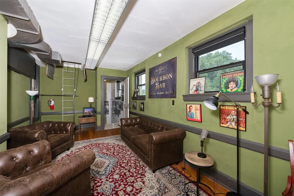 102 W Fox Street Caldwell, TX 77836