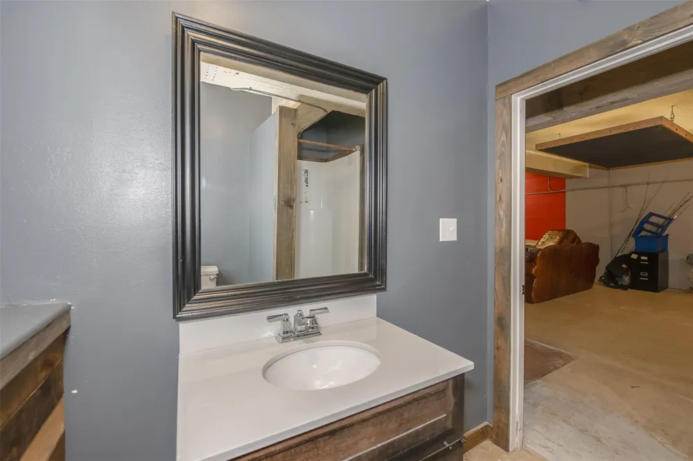 102 W Fox Street Caldwell, TX 77836