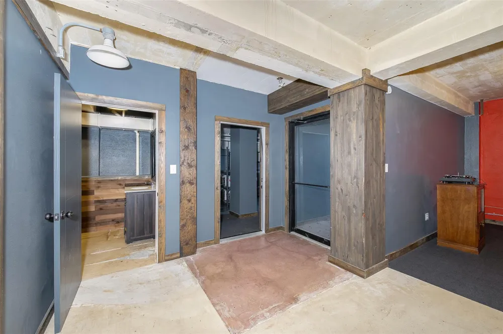 102 W Fox Street Caldwell, TX 77836