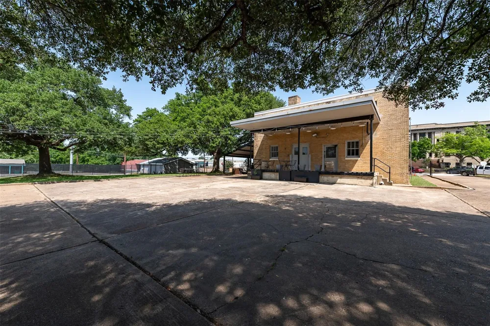 102 W Fox Street Caldwell, TX 77836