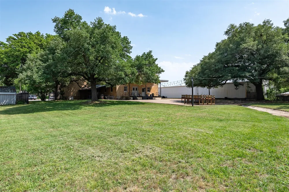 102 W Fox Street Caldwell, TX 77836