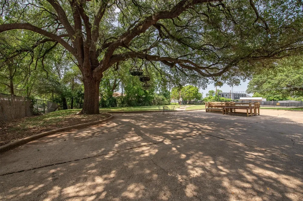 102 W Fox Street Caldwell, TX 77836