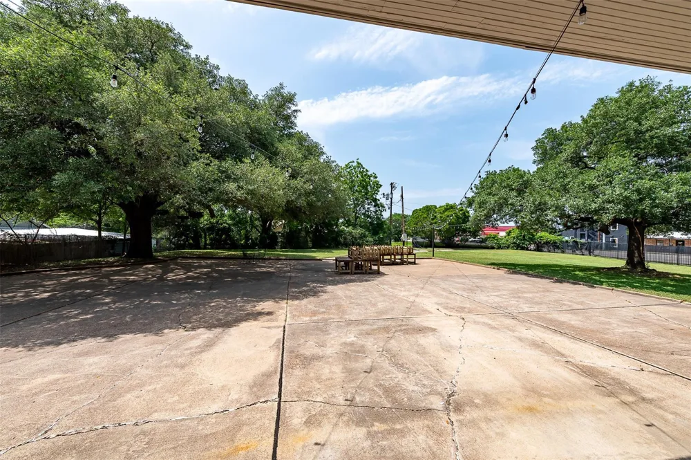 102 W Fox Street Caldwell, TX 77836