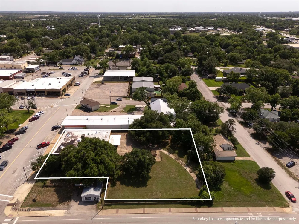 102 W Fox Street Caldwell, TX 77836