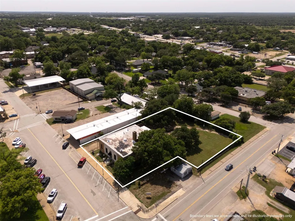 102 W Fox Street Caldwell, TX 77836