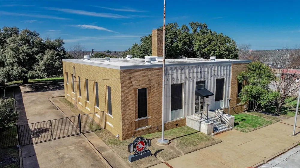102 W Fox Street Caldwell, TX 77836