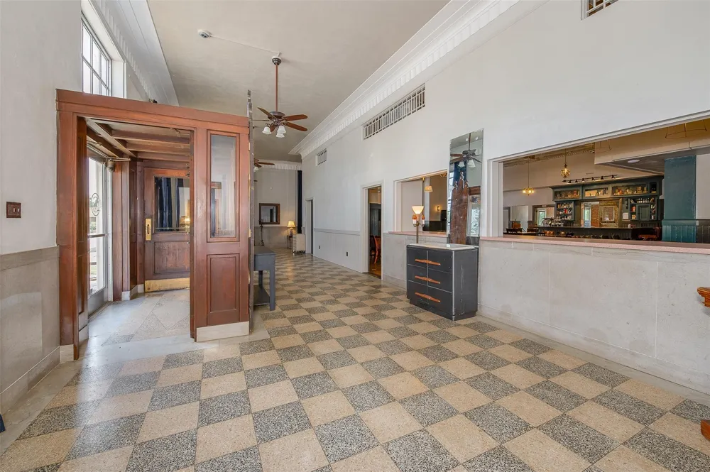 102 W Fox Street Caldwell, TX 77836