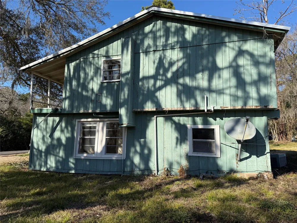 100 Happiness Hollow Coldspring, TX 77331