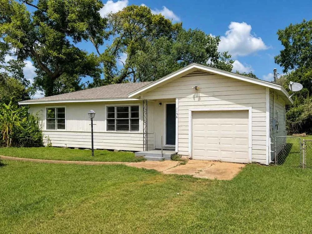 1156 2nd Street Clute, TX 77531