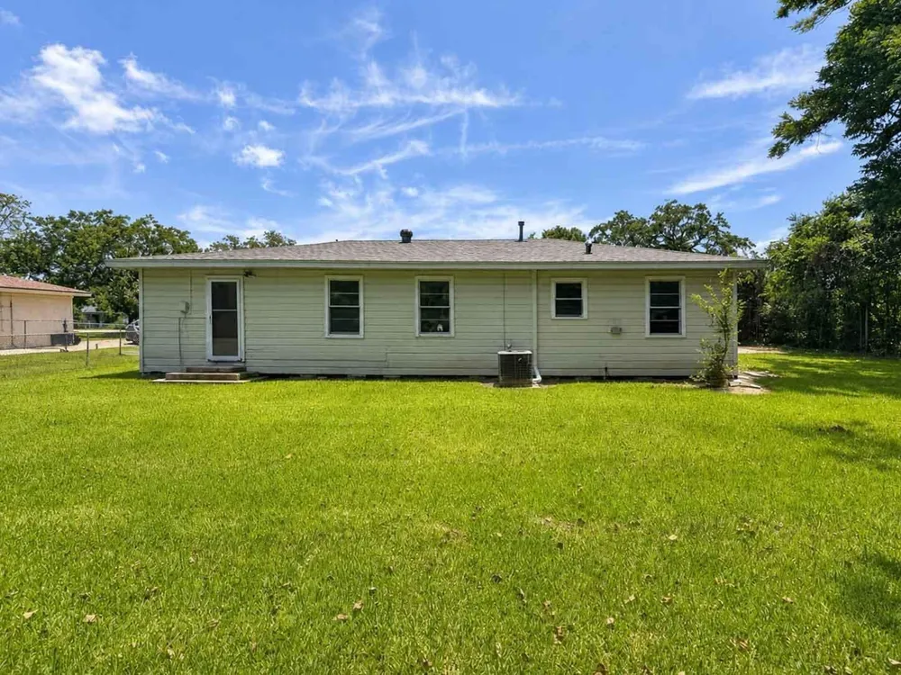 1156 2nd Street Clute, TX 77531